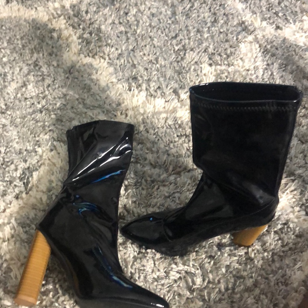Black botties
